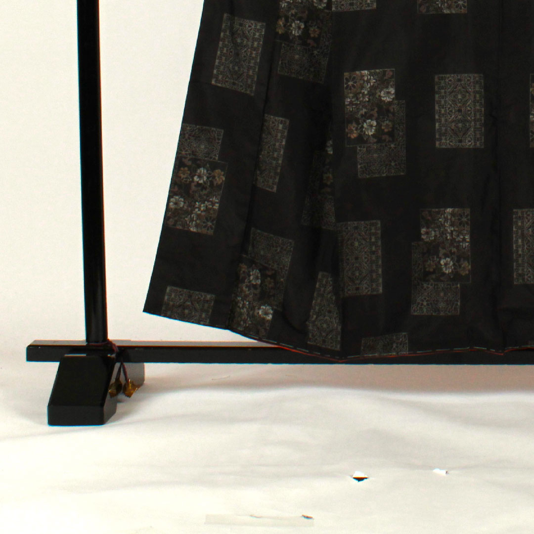 村山大島 身丈158cm 裄丈64cm 草花模様 正絹 Sランク 袷 黒系 1116001152310