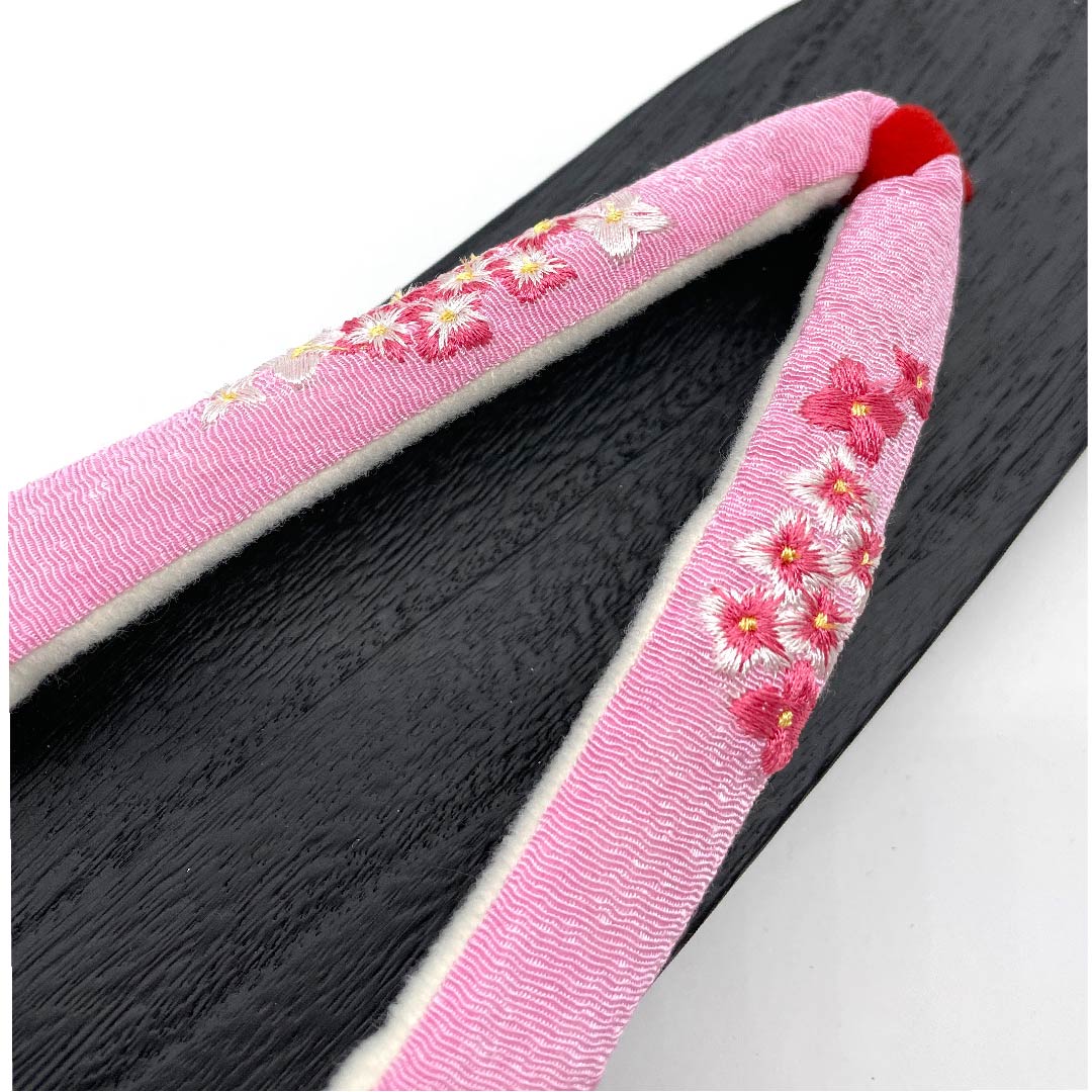 （新品未使用品）下駄 ちりめん 刺繍 花模様 XLサイズ 黒系 NEWランク 1122001111510