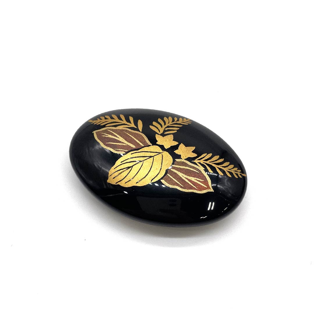 （新古品） 帯留め 蒔絵 カジュアル 黒色（くろいろ） 手描蒔絵 桐 長さ約4cm 幅約5.5cm  Sランク 黒系 1137000772910