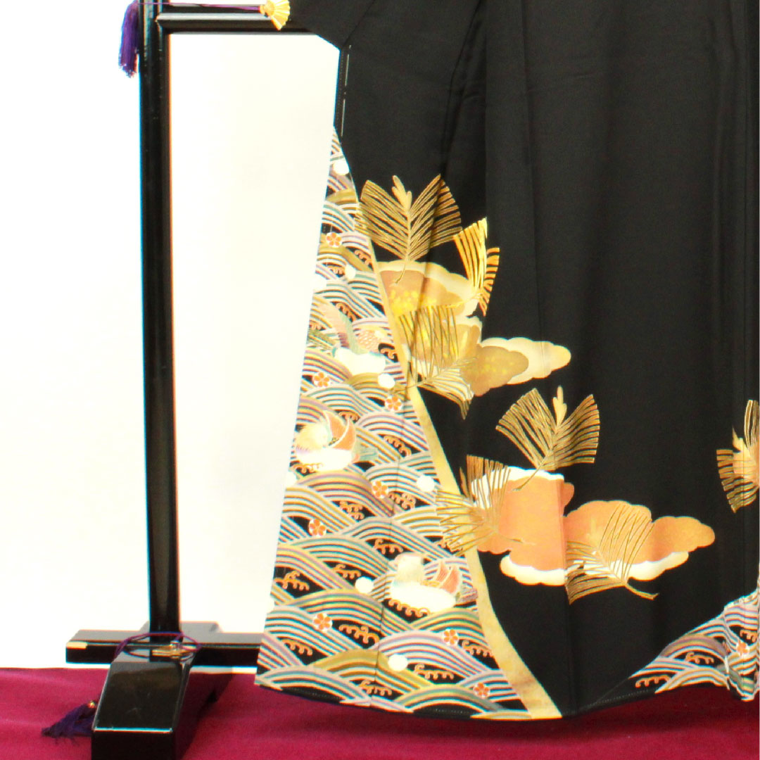 黑色正装和服，长度 161.5 厘米，袖长 63 厘米，衬里，工匠作品，松、鸳鸯、橘子、纯丝，S 级，五纹，黑色，1111000582410
