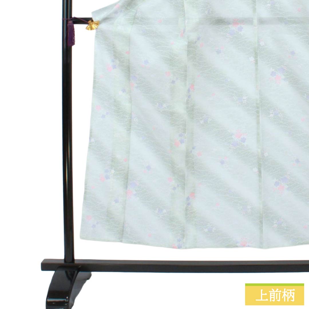 夏物 ポリエステル 小紋 Aランク 身丈153.5cm 裄丈62.5cm 青磁色（せいじいろ） 露芝 桜 洗える着物 絽 緑系 1132003373219