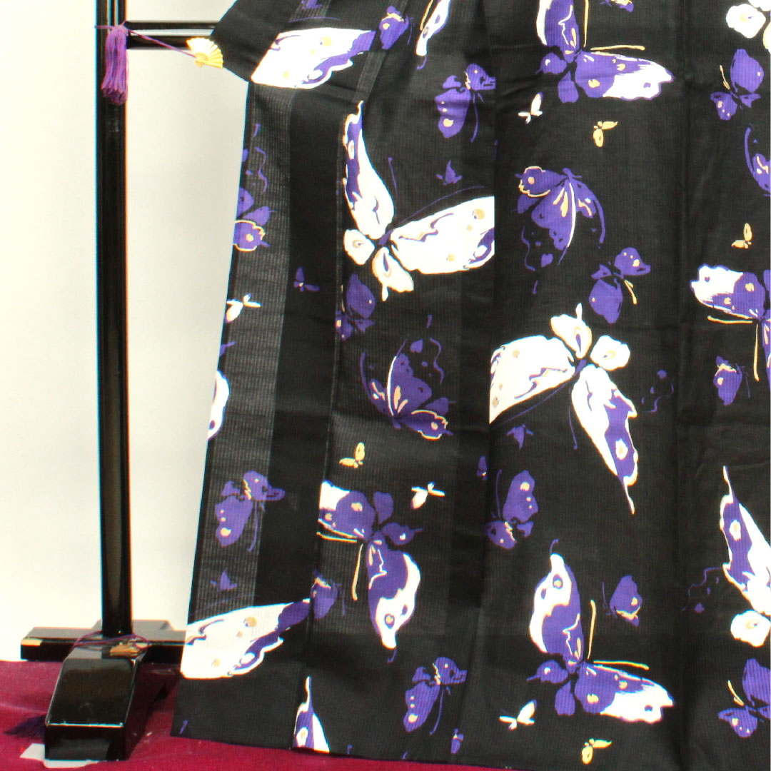 浴衣 しつけ糸付き 未使用品 蝶 木綿 Sランク 単衣 身丈173cm 裄丈72cm 黒系 1118003722610