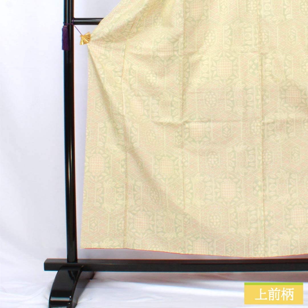 紬 正絹 Sランク 身丈157cm 裄丈61.5cm 淡黄蘗色（うすきはだいろ） 大島紬 横双絣 抽象模様 袷 黄系 1116004592323