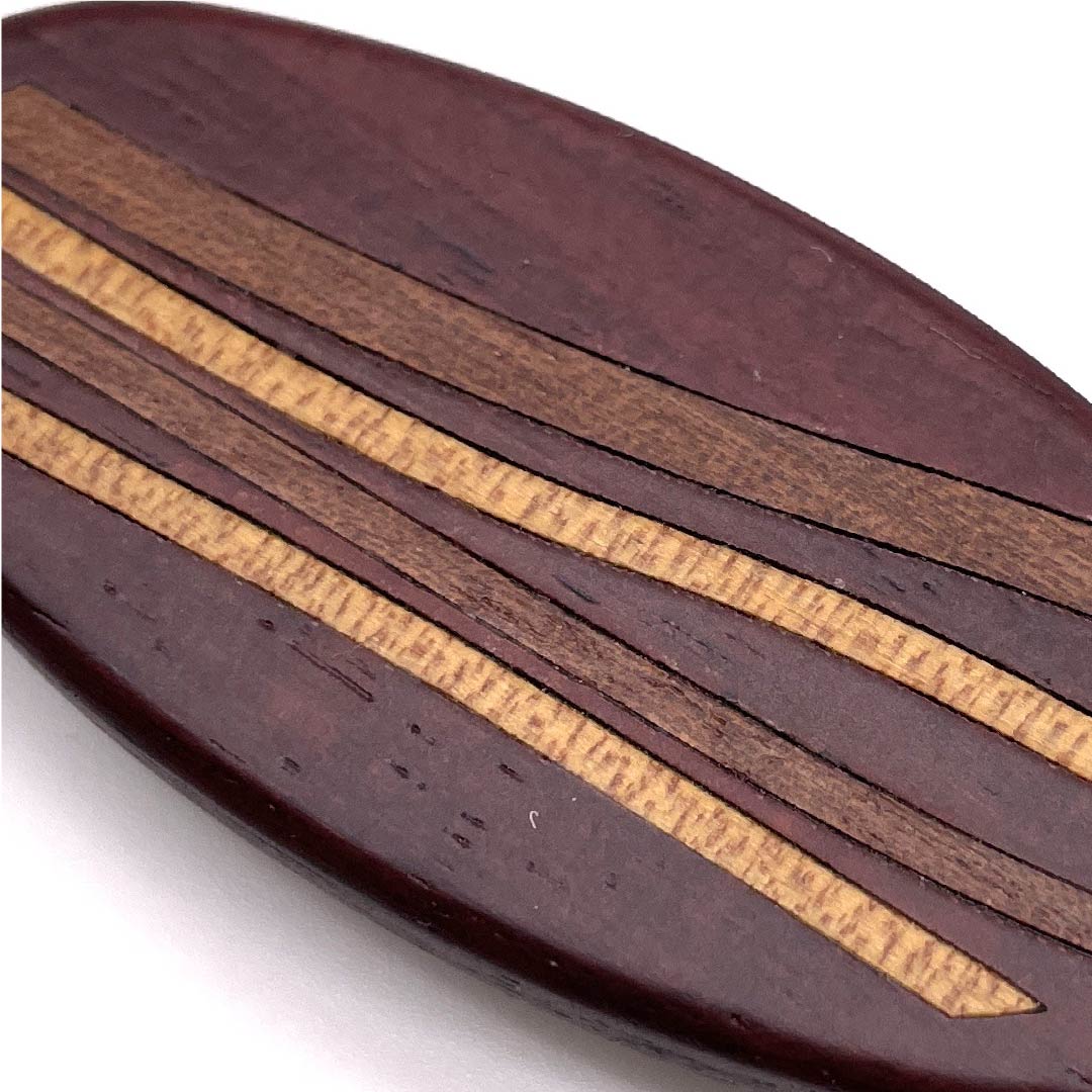 （新古品） 帯留め 木彫 カジュアル 赤銅色（しゃくどういろ） 木象嵌 縞　 横線 長さ約3cm 幅約6cm  Sランク 茶系 1137000352914