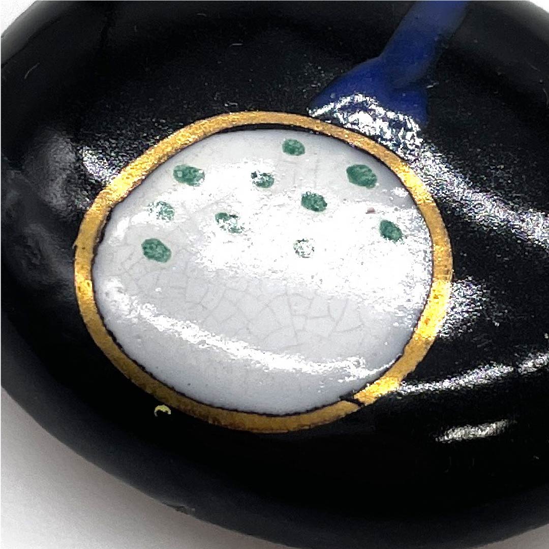 （新古品） 帯留め 陶磁器 カジュアル 漆黒色（しっこくいろ） 清水焼 ゴルフボール スポーツ 長さ約3.5cm 幅約4cm  Sランク 黒系 1137000272910