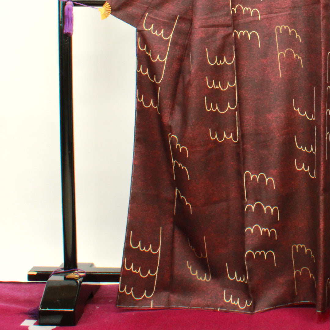小紋 身丈166.5cm 裄丈66cm 袷  深緋色 洗える着物 しつけ糸付き 未使用品 抽象模様  ポリエステル Sランク 赤系 1115003322512