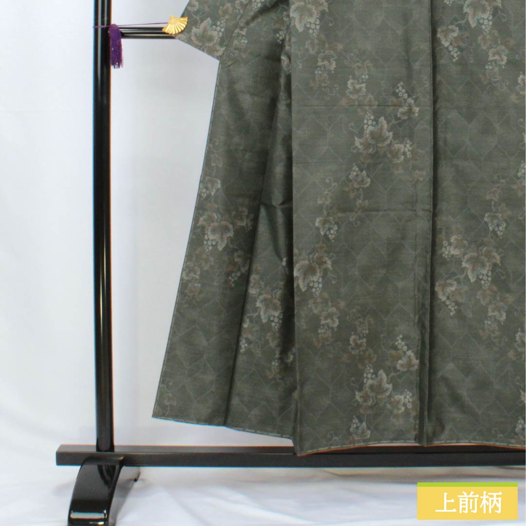 紬 正絹 Sランク 身丈152.5cm 裄丈62cm 黒橡色（くろつるばみいろ） 大島紬 横双絣 笹 袷 緑系 1116004142219