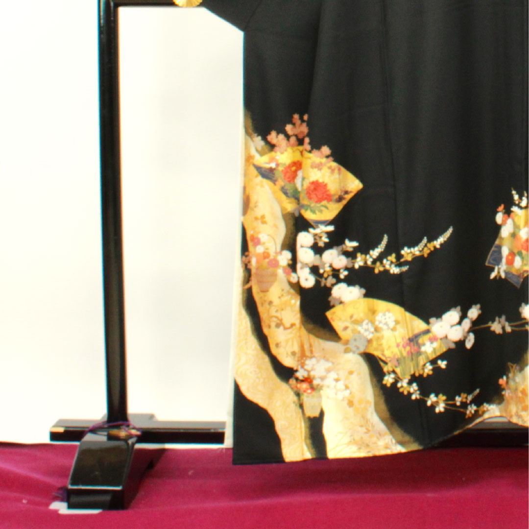 黒留袖 身丈157.5cm 裄丈61.5cm 袷 京友禅 春秋麗花図 作家物 源氏車 正絹 Aランク 五つ紋 黒系 1111000653310