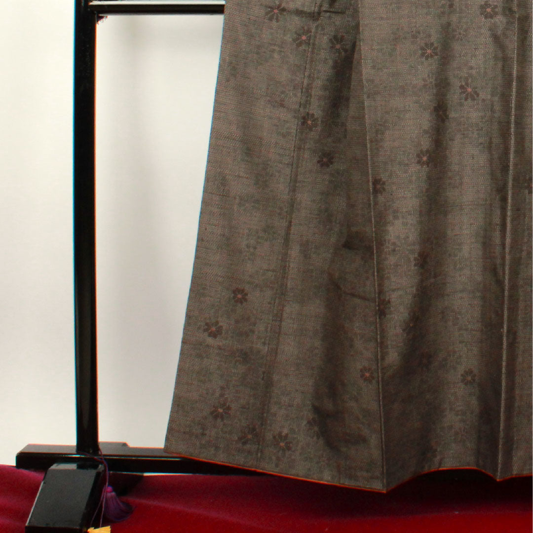 紬 身丈158.5cm 裄丈64cm 墨色 亀甲 花模様 正絹 Sランク 袷 グレー系 1116001872322