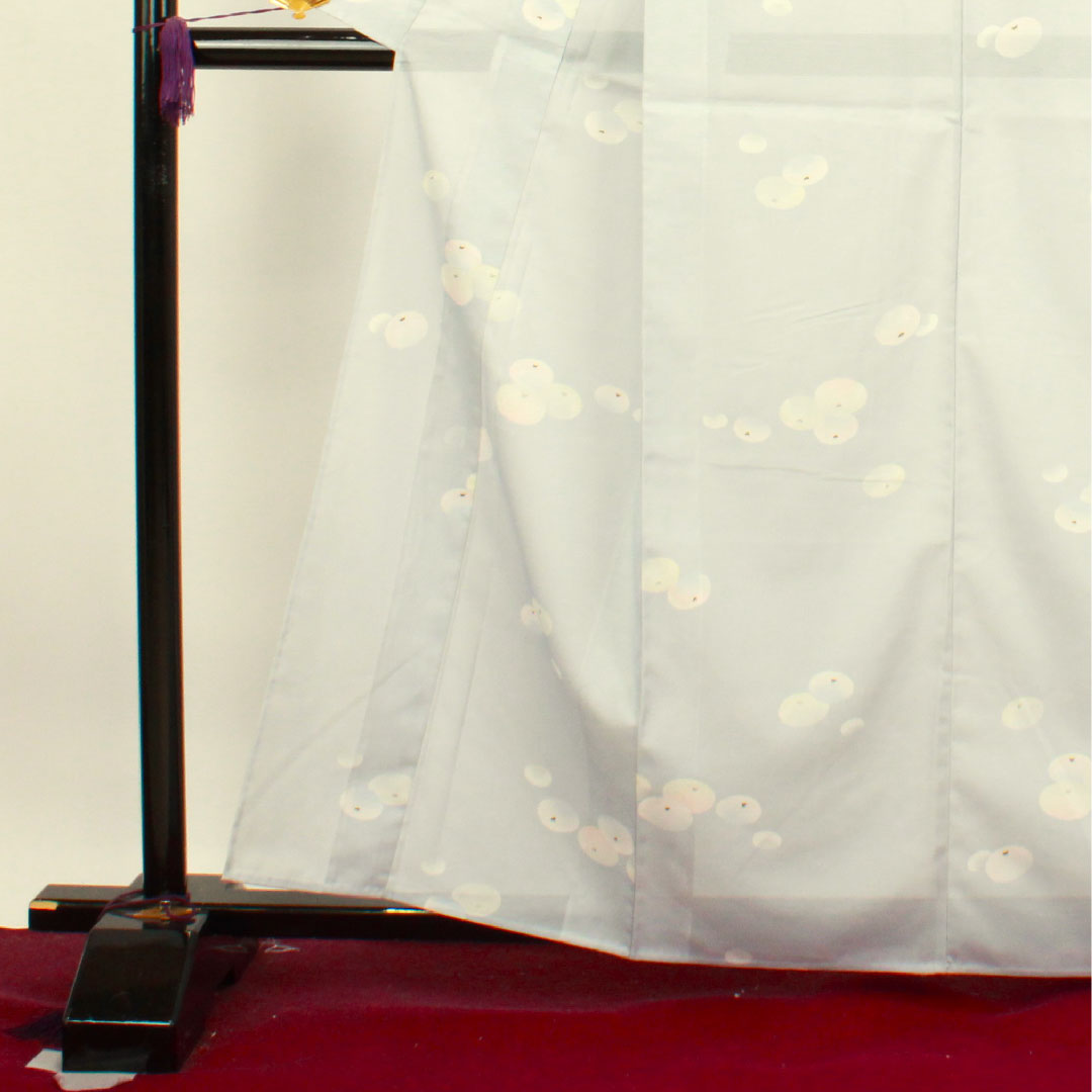 夏物 ポリエステル 小紋 身丈161cm 裄丈63cm 蒼白色（そうはくしょく） 万寿菊 洗える着物  絽 Sランク 水色系 1132000672424