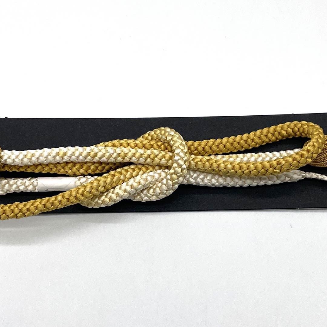 羽織紐 正絹 NEWランク カジュアル 黄土色（おうどいろ） 撚り房 もろ縄結び 蝶結び 丸組み 黄系 1121000121923
