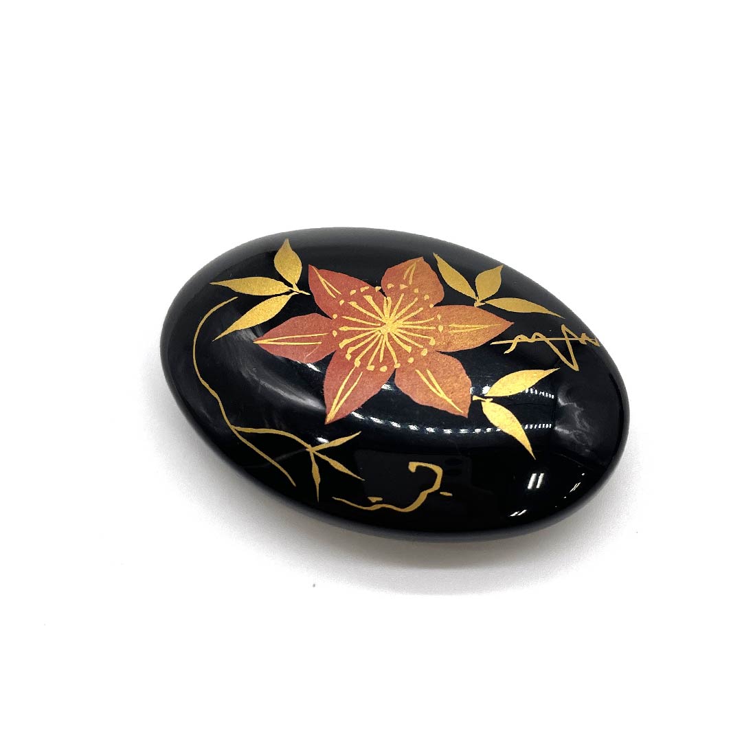 (New old stock) Obidome (sash fastener) Maki-e casual black (kuroiro) hand-painted Maki-e bellflower flower length approx. 4cm width approx. 5.5cm S rank black 1137000742910