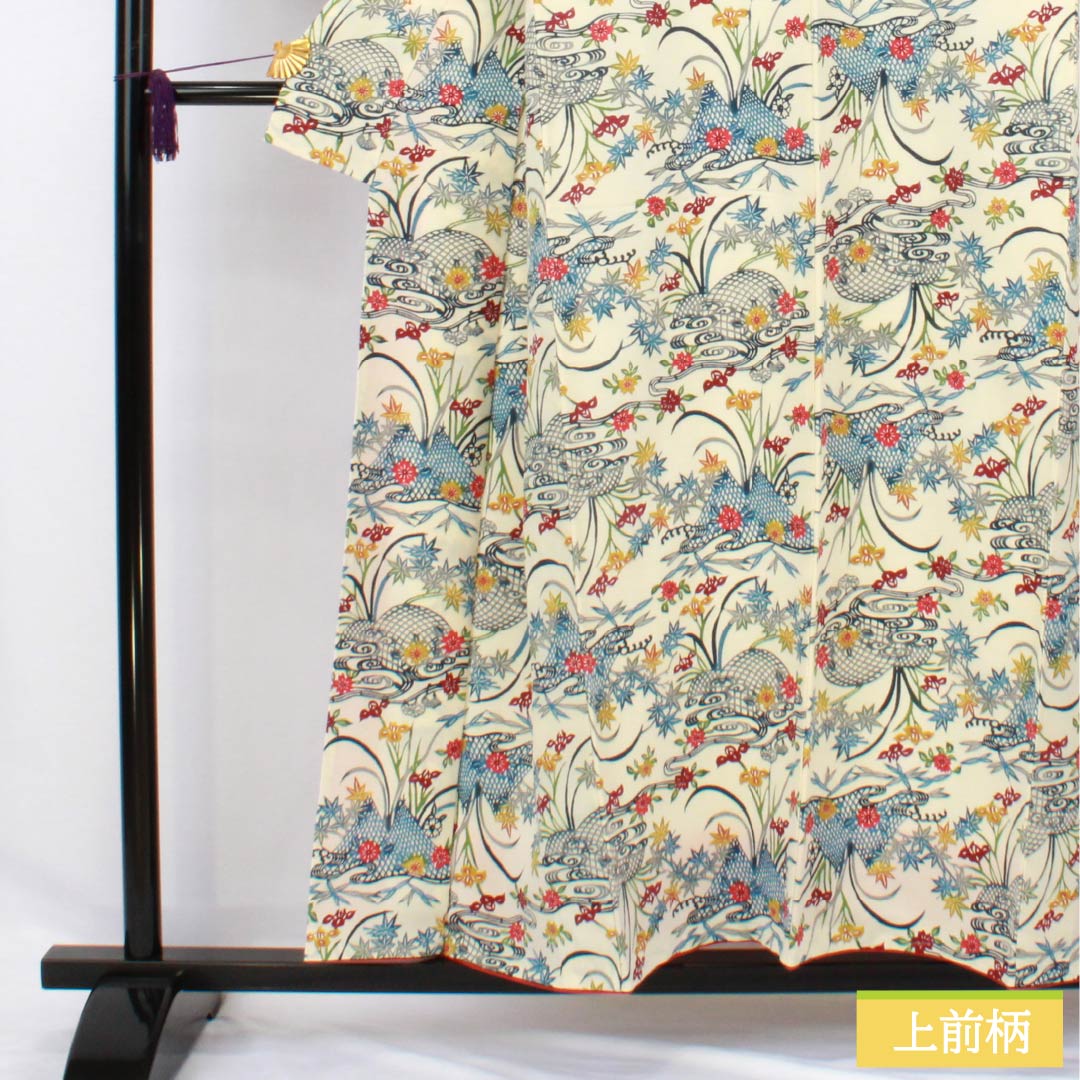 Komon silk S-rank kimono, length 154.5cm, sleeve length 64cm, lined, milky white (nyuhakushoku) with Kyoto Bingata auspicious motifs and basting threads. White. Product code: 1115006652211