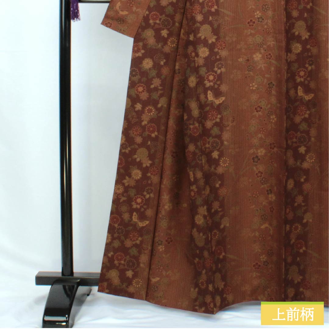 小紋 ポリエステル 身丈163cm 裄丈64.5cm 袷 焦色（こがれいろ） 煉瓦色（れんがいろ） 草花模様 蝶 洗える着物 Sランク 茶系 1115005992414