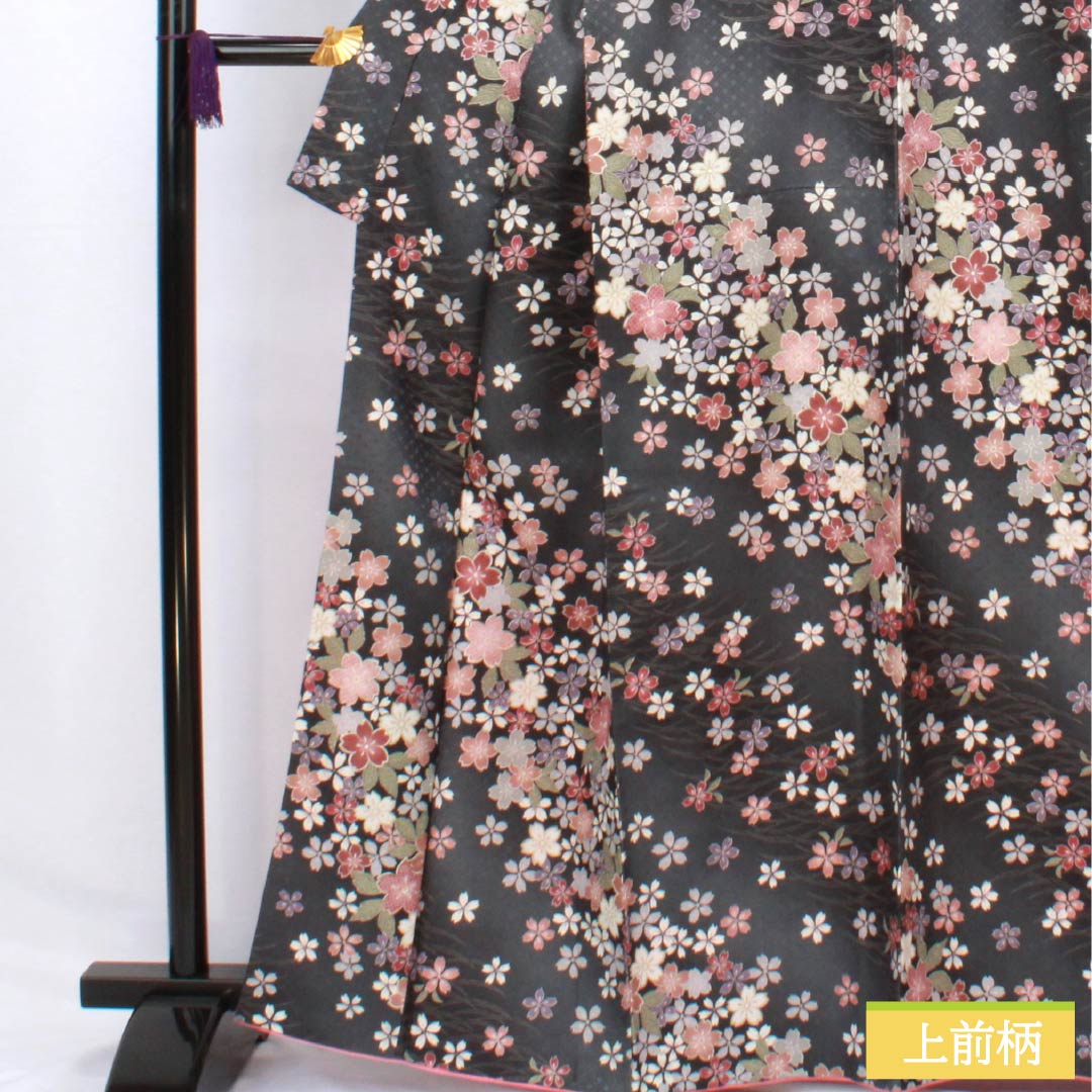 小紋 ポリエステル 身丈164.5cm 裄丈63.5cm 袷 熨斗目色（のしめいろ） 露芝 桜 洗える着物 Sランク グレー系 1115006112422