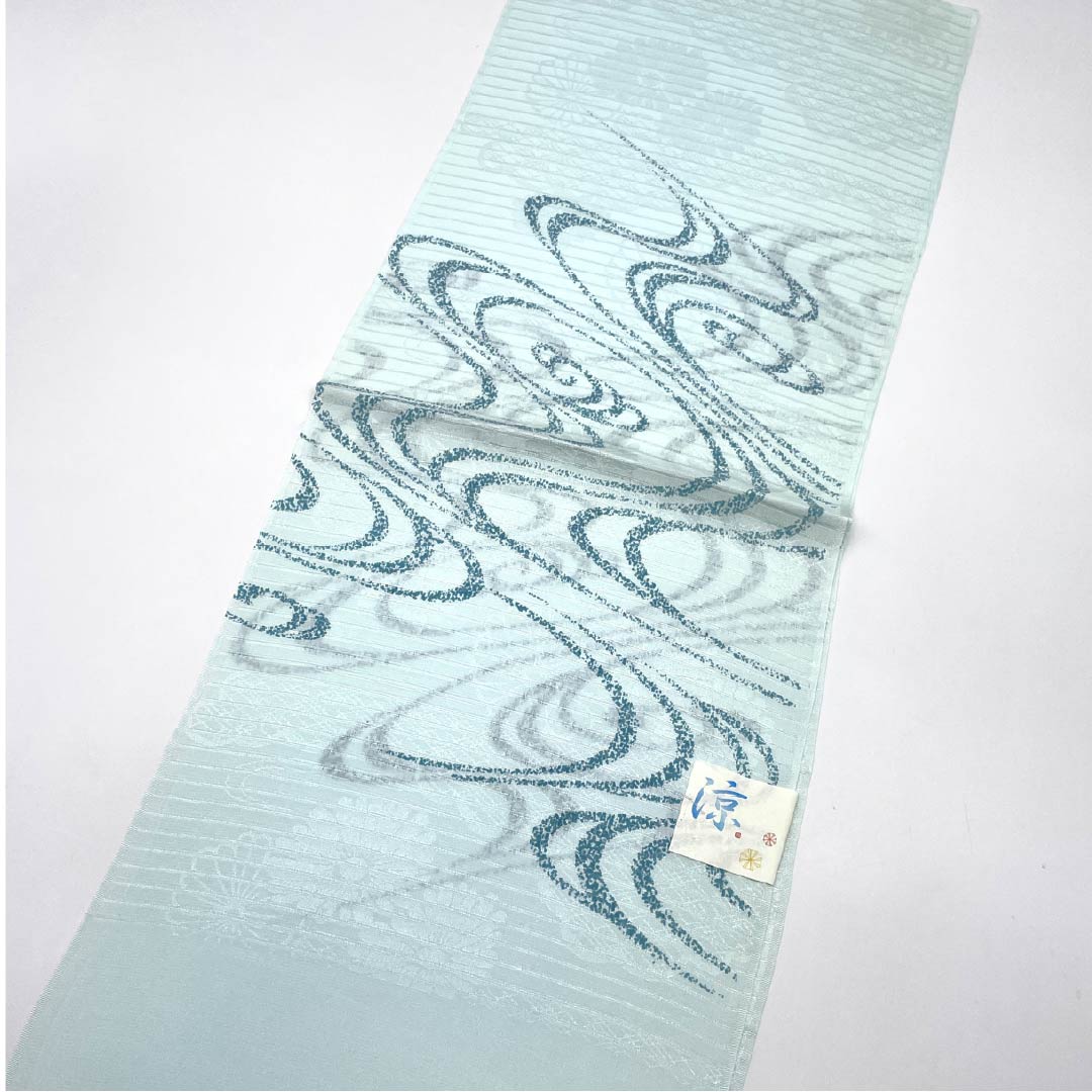（新品）帯揚げ 正絹 セミフォーマル 淡水色（うすみずいろ） 夏物 流水 古典柄 長さ約168cm 幅約28.5cm NEWランク 水色系 1136000851924