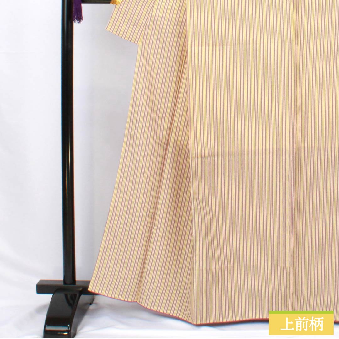 小紋 ポリエステル 身丈163.5cm 裄丈66cm 袷 薄卵色（うすたまごいろ） 縞 未使用品 しつけ糸付き 洗える着物 Sランク クリーム系 1115006052415