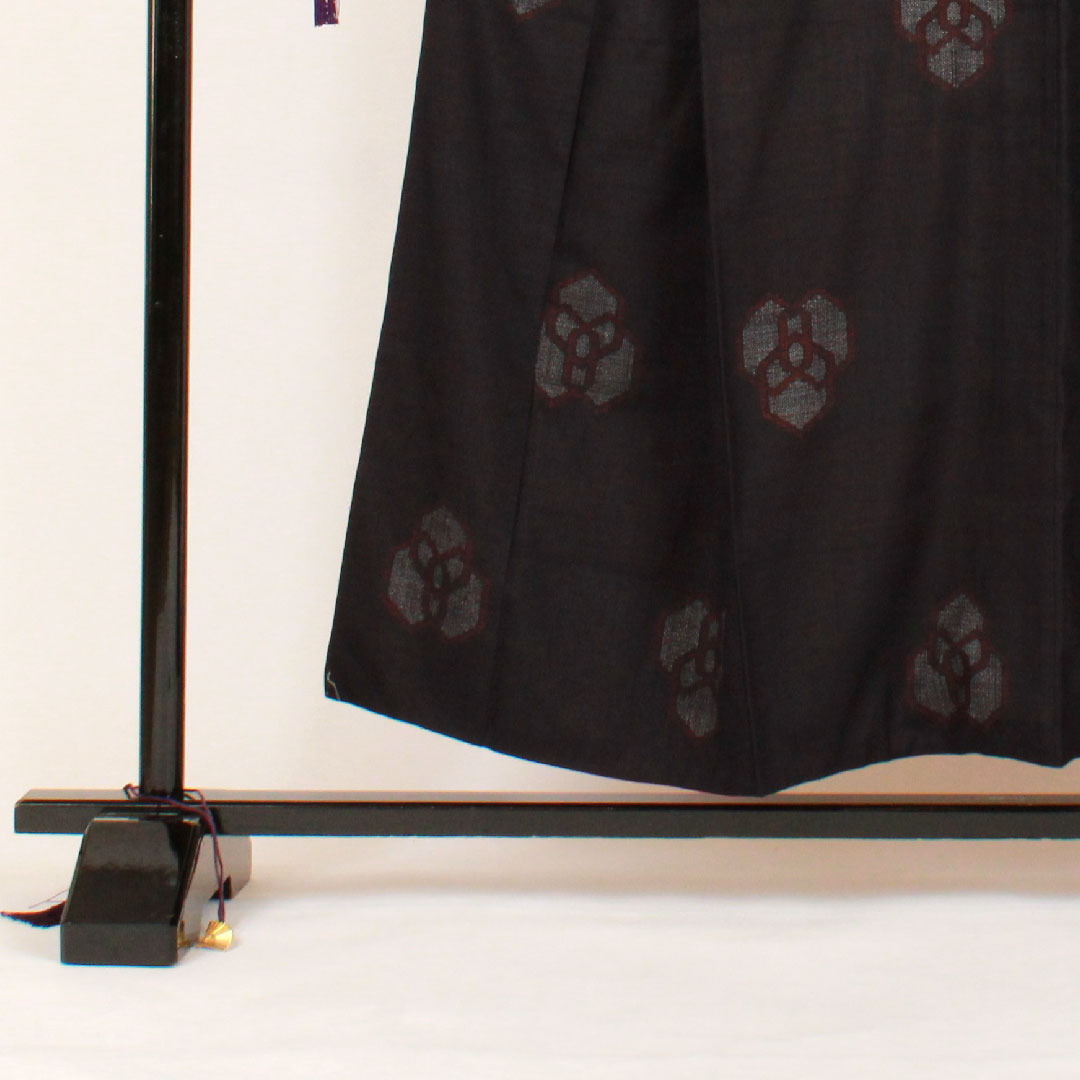 結城紬 身丈153cm 裄丈65cm 80亀甲 本場結城紬 三つ組み合い一重亀甲 正絹 Aランク 袷 黒系 1116000723210