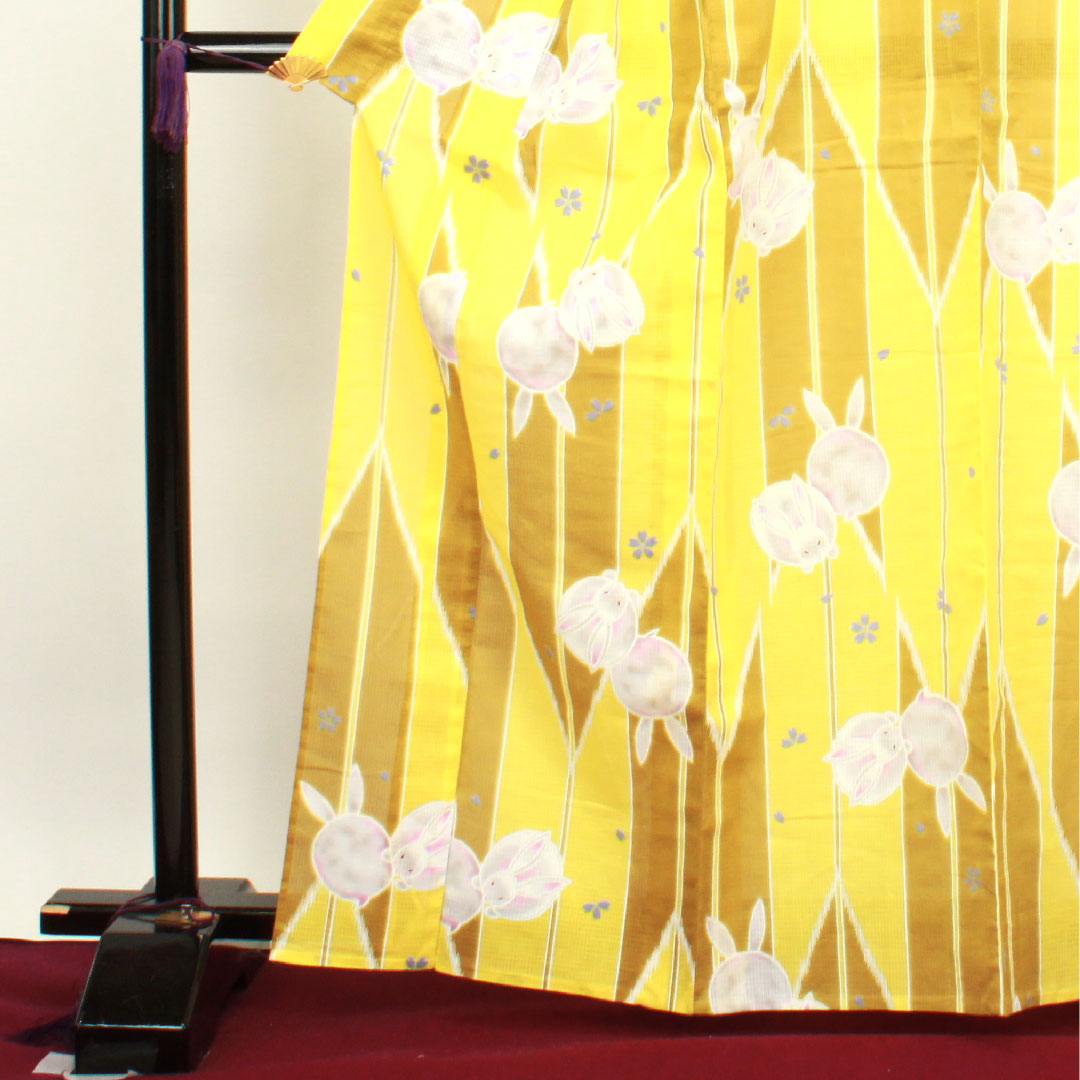 浴衣 苅安色 ウサギ 矢羽根 桜 木綿 Aランク 単衣 身丈165cm 裄丈67cm 黄系 1118001963523