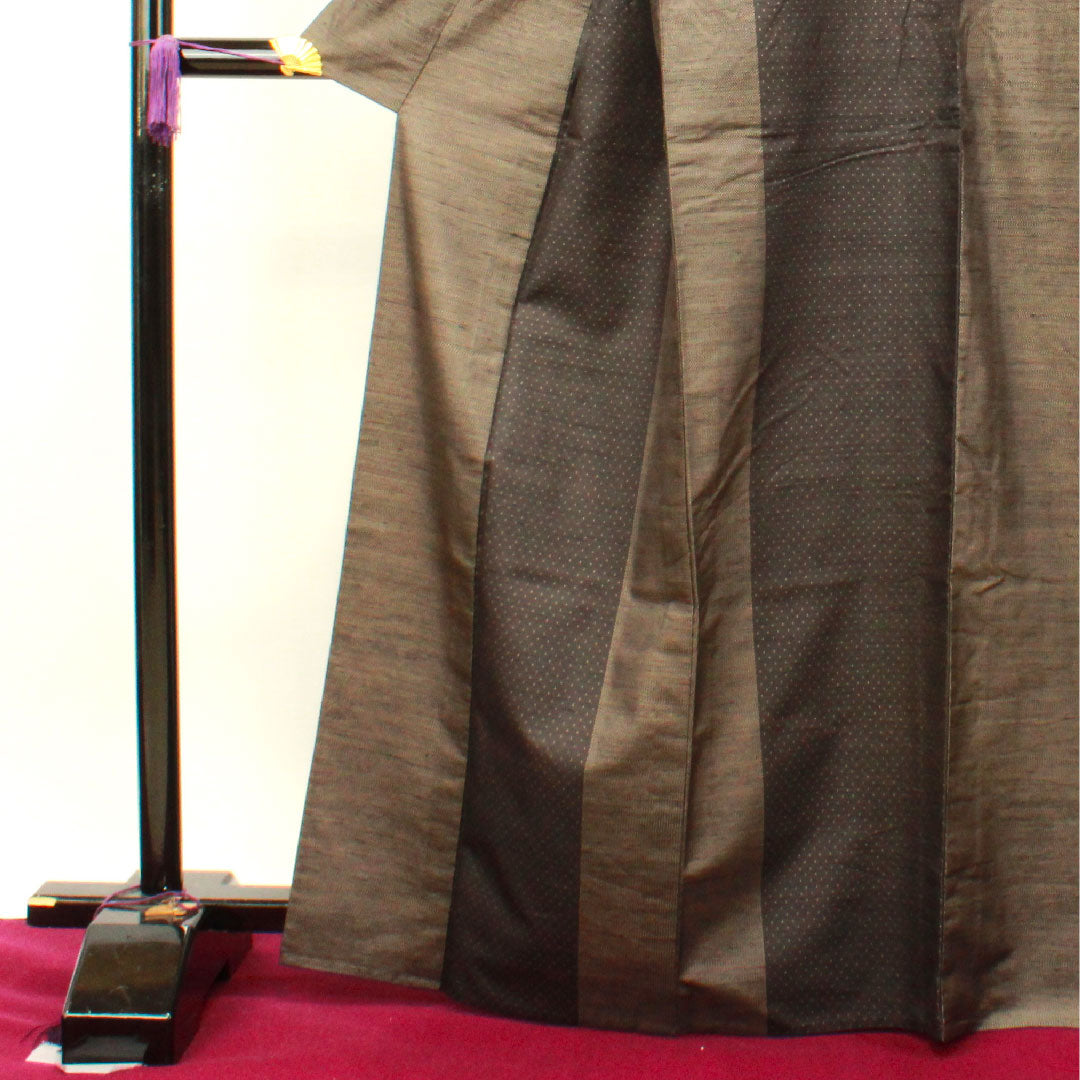 紬 身丈167.5cm 裄丈66cm 黒鼠色 幾何学模様 正絹 Aランク 単衣 茶系 1116002713514
