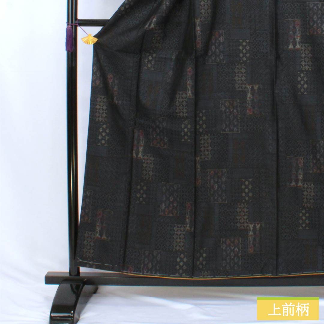 紬 正絹 Sランク 身丈158cm 裄丈63.5cm 大島紬 横双絣 幾何学模様 しつけ糸付き 袷 紺系 1116004982318