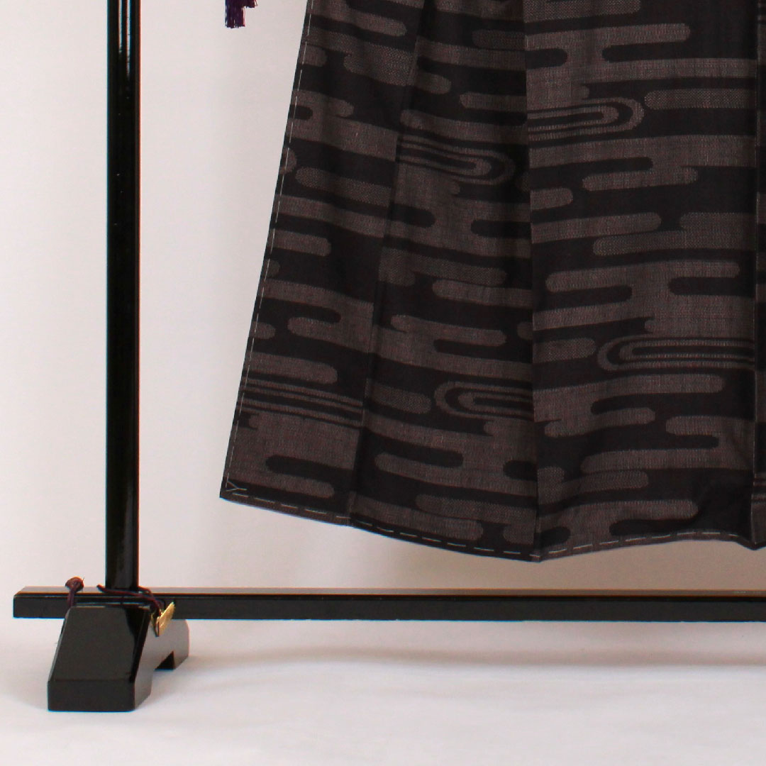 結城紬 身丈154cm 裄丈61cm 100亀甲 ヱ霞模様 正絹 Aランク 袷 黒系 1116000603210