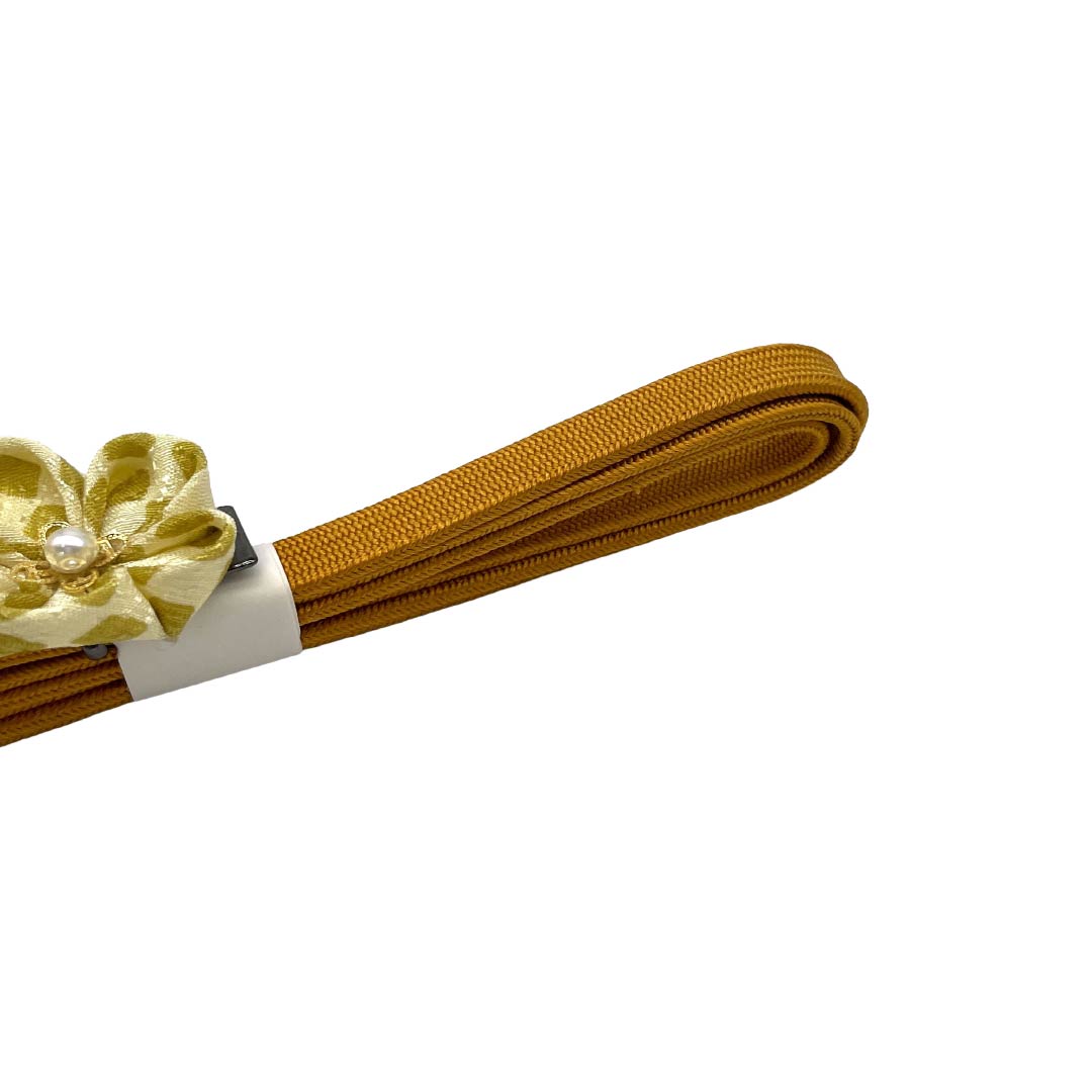 (新品)帯締め 正絹 NEWランク 三分紐 金茶色（きんちゃいろ） 帯留め付き つまみ細工 日本製 長さ約135cm 幅約0.8cm カジュアル 茶系 1135006431314