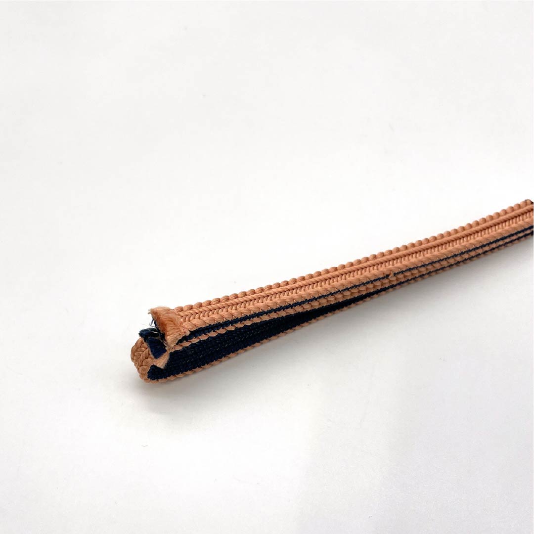 (新品)帯締め 正絹 NEWランク 三分紐 鮭色（さけいろ） 帯留め用   長さ約122cm 幅約0.9cm カジュアル ピンク系 1135005831313