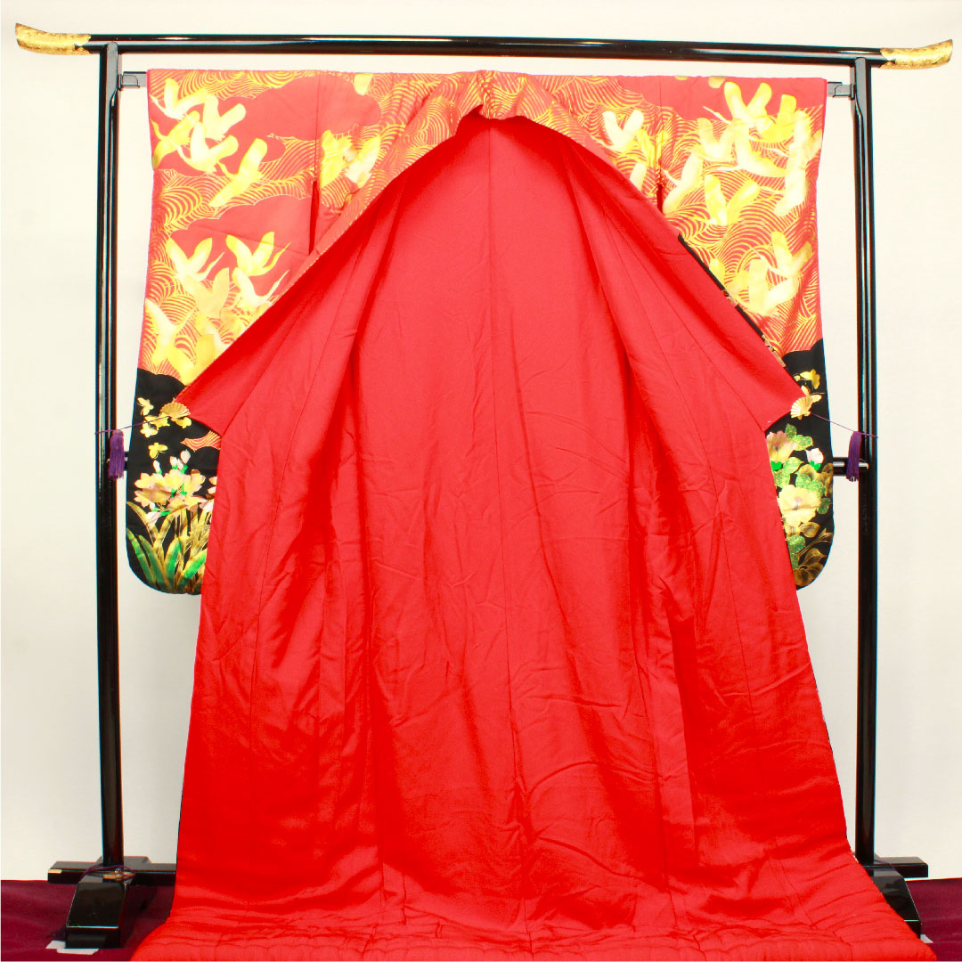 美品 訪問着 黒 織り鶴 紙風船 金彩加工 縮緬地 身丈162.5cm 正絹 リサイクル着物】色打掛 身丈194cm 金彩加工 鶴 蝶 草花模様