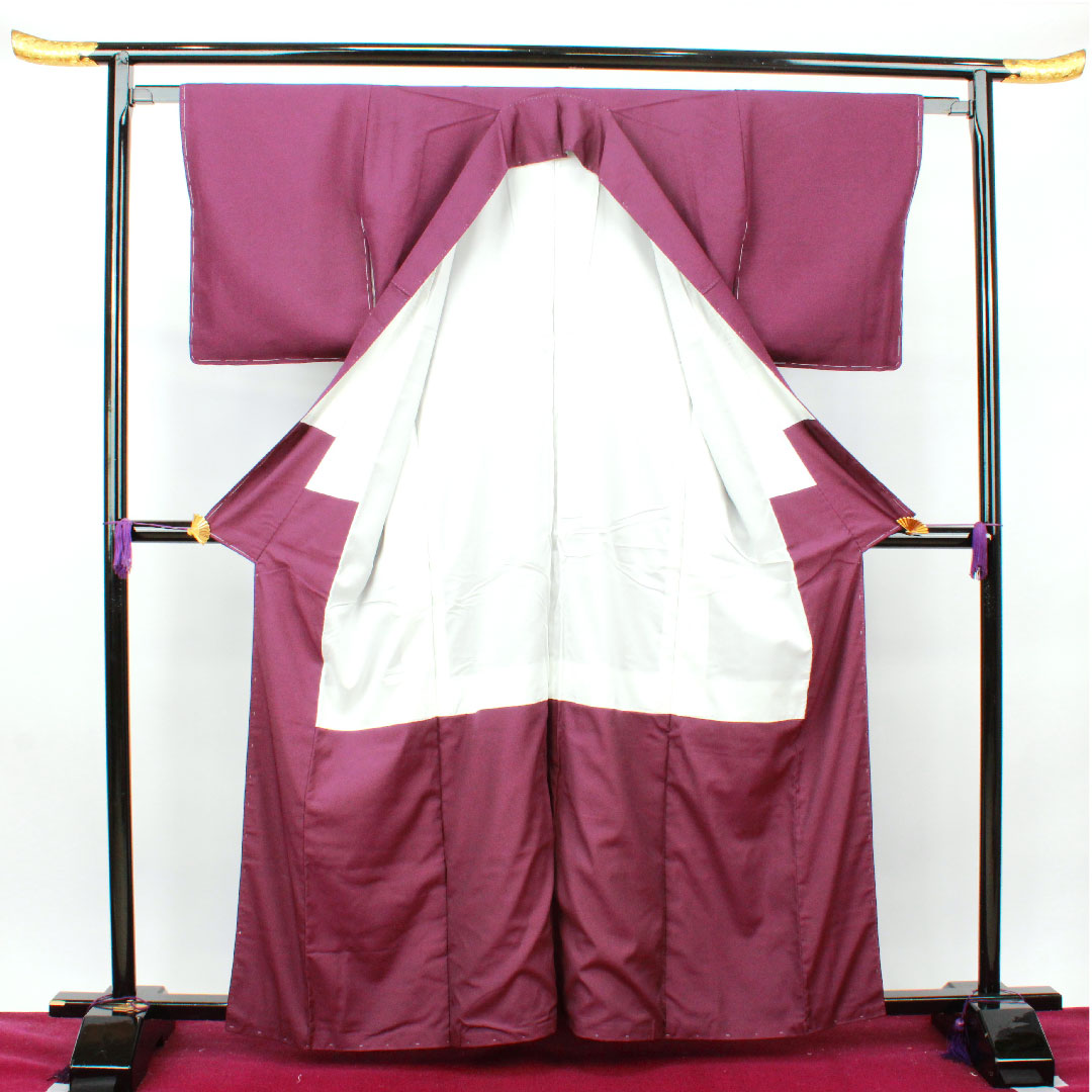 色無地 ポリエステル 紫根色 洗える着物 素無地 丸に三つ柏  身丈163cm 裄丈62.5cm 袷  Sランク 紫系 1114000782420