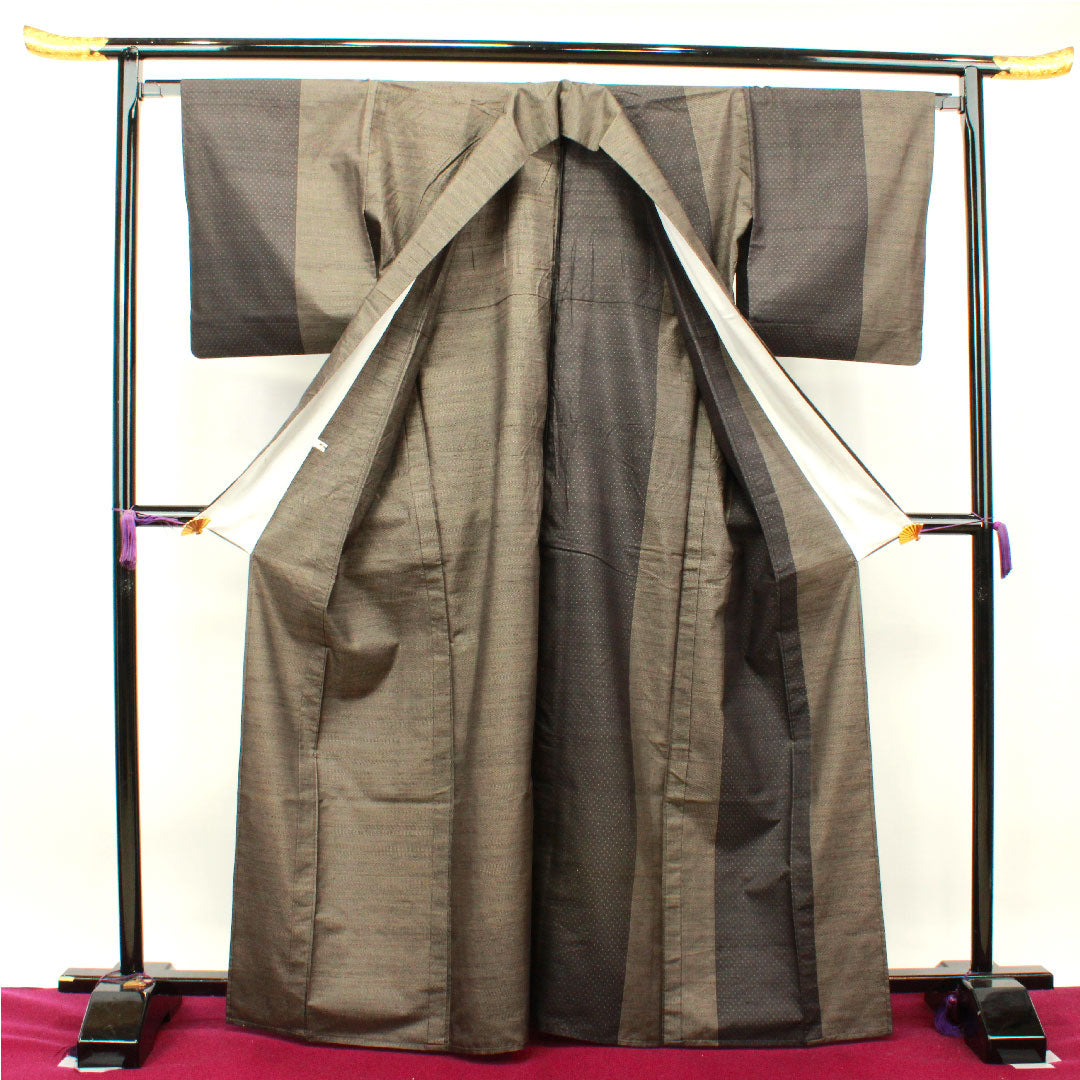 紬 身丈167.5cm 裄丈66cm 黒鼠色 幾何学模様 正絹 Aランク 単衣 茶系 1116002713514