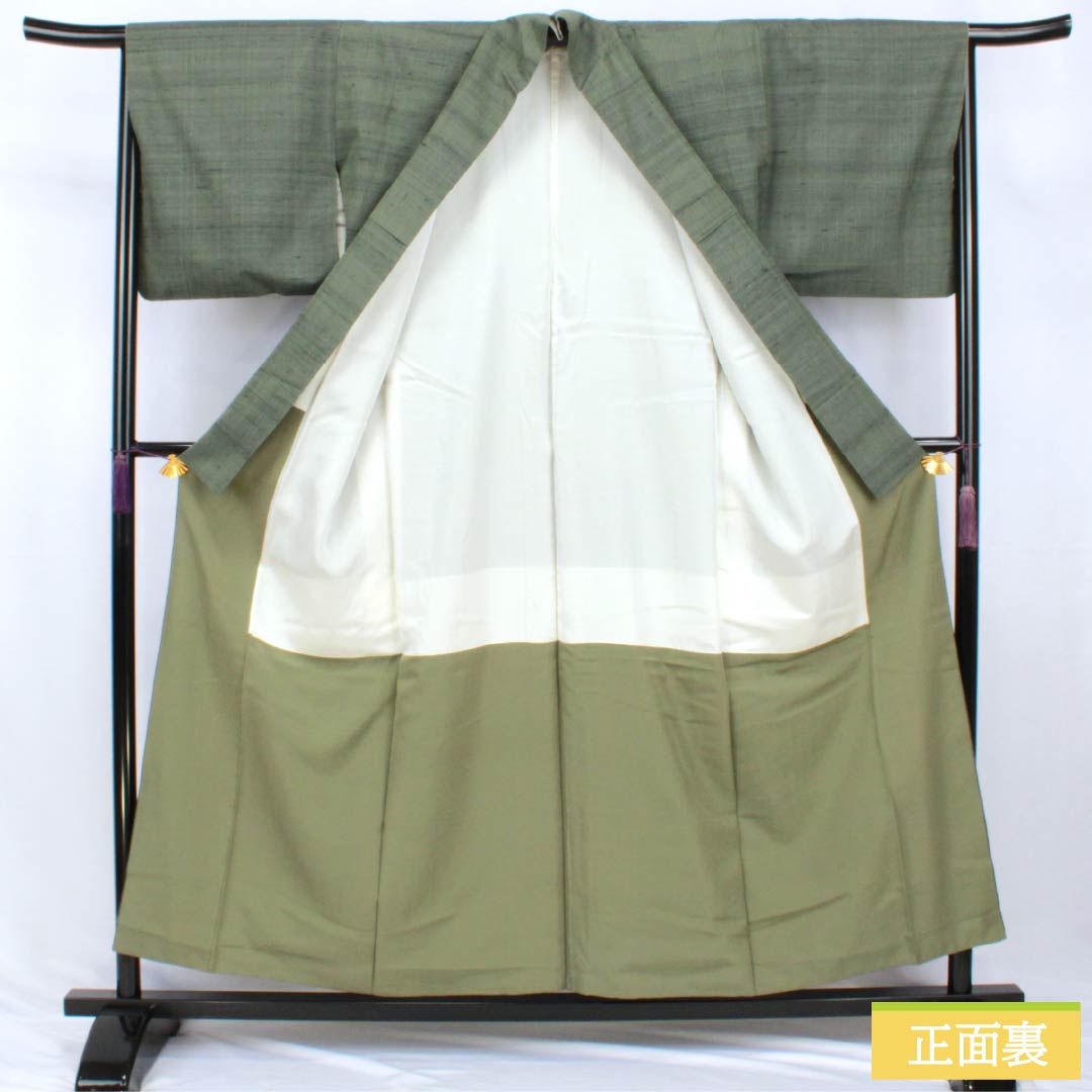 *Silk Houmongi, Rank A, fully lined. Height 156cm, YUKI 66cm. Iwaichairo (brownish green). Includes an attached collar. Scoop-woven tsumugi fabric. Artist-designed. Vegetable pattern. Green-toned. Item number 1112007803319.*