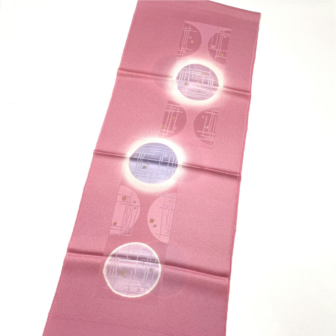（新古品）帯揚げ 正絹 NEWランク セミフォーマル 撫子色（なでしこいろ） 丹後ちりめん 幾何学模様  長さ約180cm 幅約30.5cm ピンク系 1136001261913