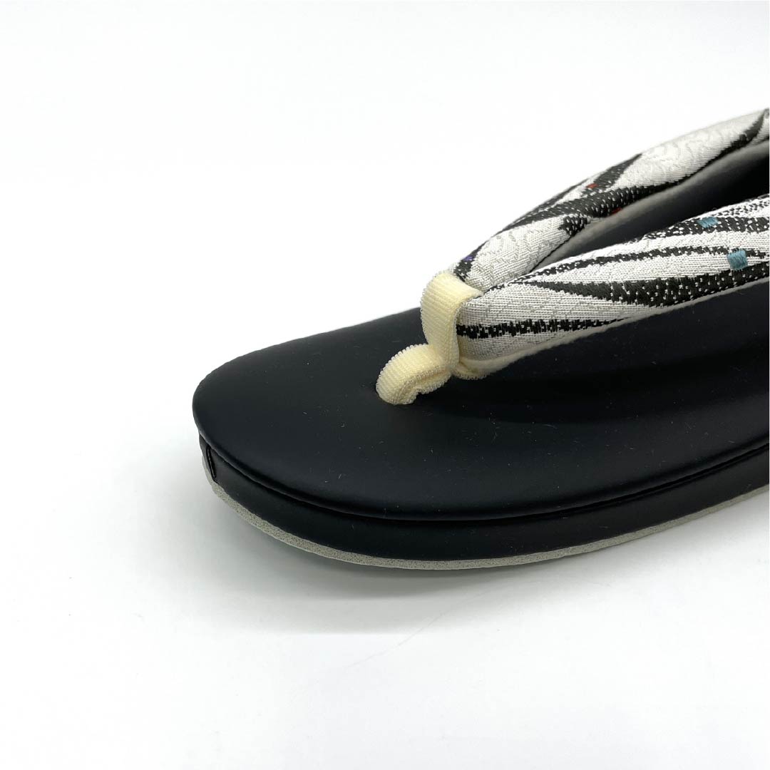 (Like New) Synthetic Leather Sandals, New Condition, Casual, Single-Pin Sole, Geometric Pattern, 24cm Long, Size L, Black, Item Number 1122001441410