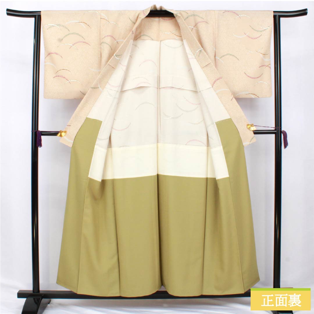 小紋 ポリエステル Aランク 身丈155.5cm 裄丈63cm 袷 胡桃色（くるみいろ） 露芝 背抜き仕立て 洗える着物 ベージュ系 1115007123325