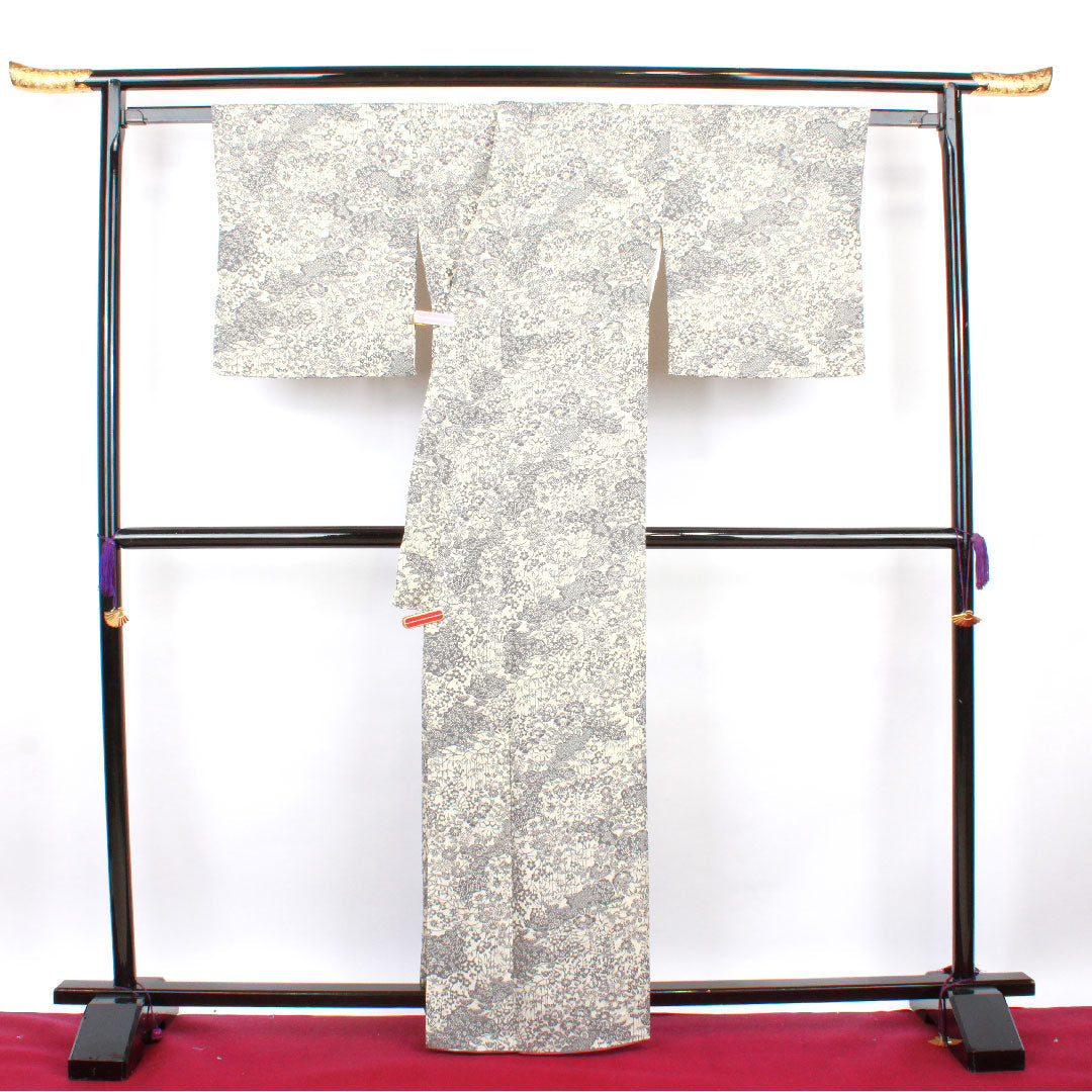 小紋 身丈164cm 裄丈64.5cm 袷 練色 型染 吉祥文様  正絹 Aランク クリーム系 1115002433415