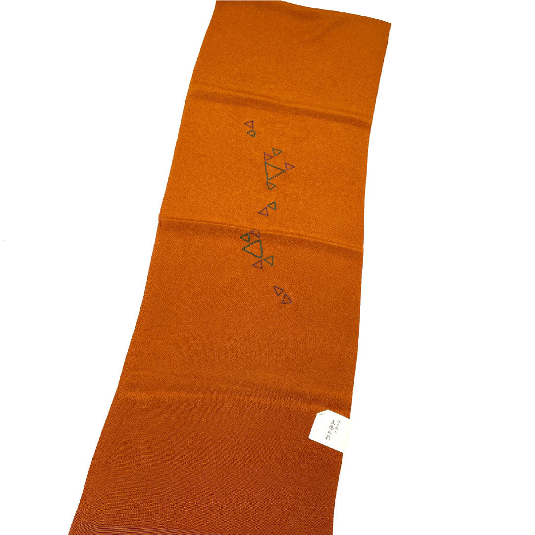 （新古品）帯揚げ 正絹 NEWランク カジュアル 代赭色（たいしゃいろ） 五嶋紐 幾何学模様 三角 長さ約168cm 幅約28cm 茶系 1136001151914
