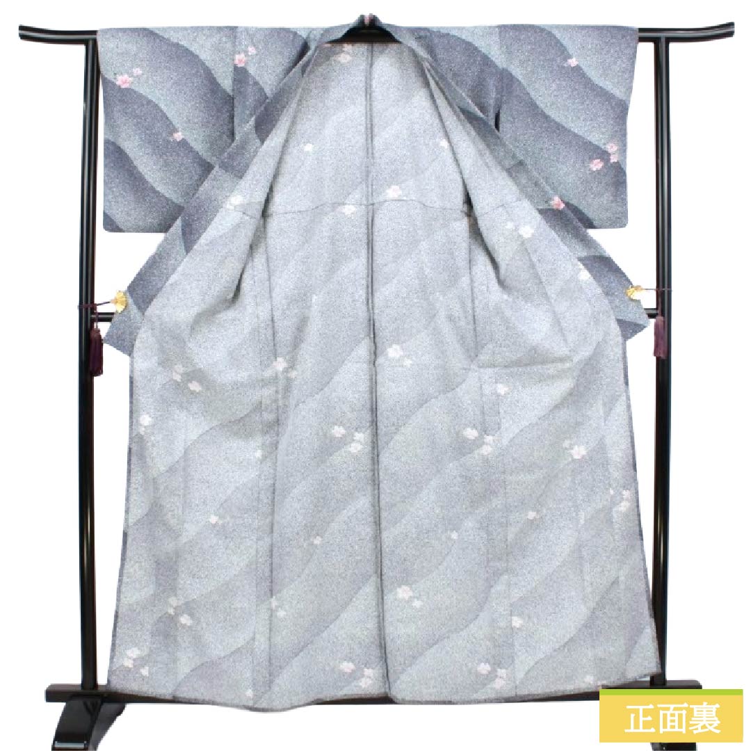 小紋 ポリエステル Aランク 身丈160cm 裄丈62cm 単衣 空色鼠色（そらいろねずいろ） 藍錆色（あいさびいろ） 洗える着物 タタキ染 桜 グレー系 1115008153422