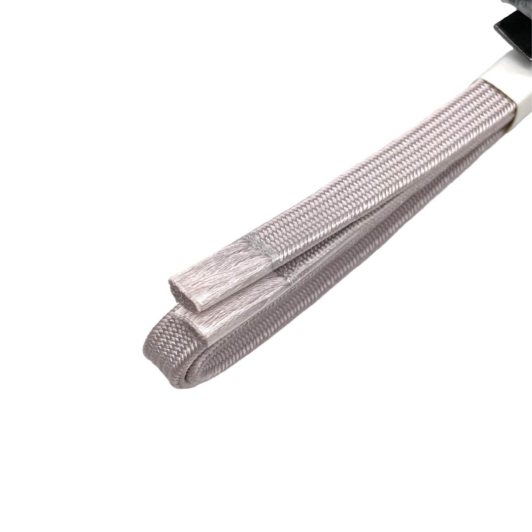 (新品)帯締め 正絹 NEWランク 三分紐 白梅鼠色（しらうめねずいろ） 帯留め付き つまみ細工 日本製 長さ約135cm 幅約0.8cm カジュアル グレー系 1135006561322