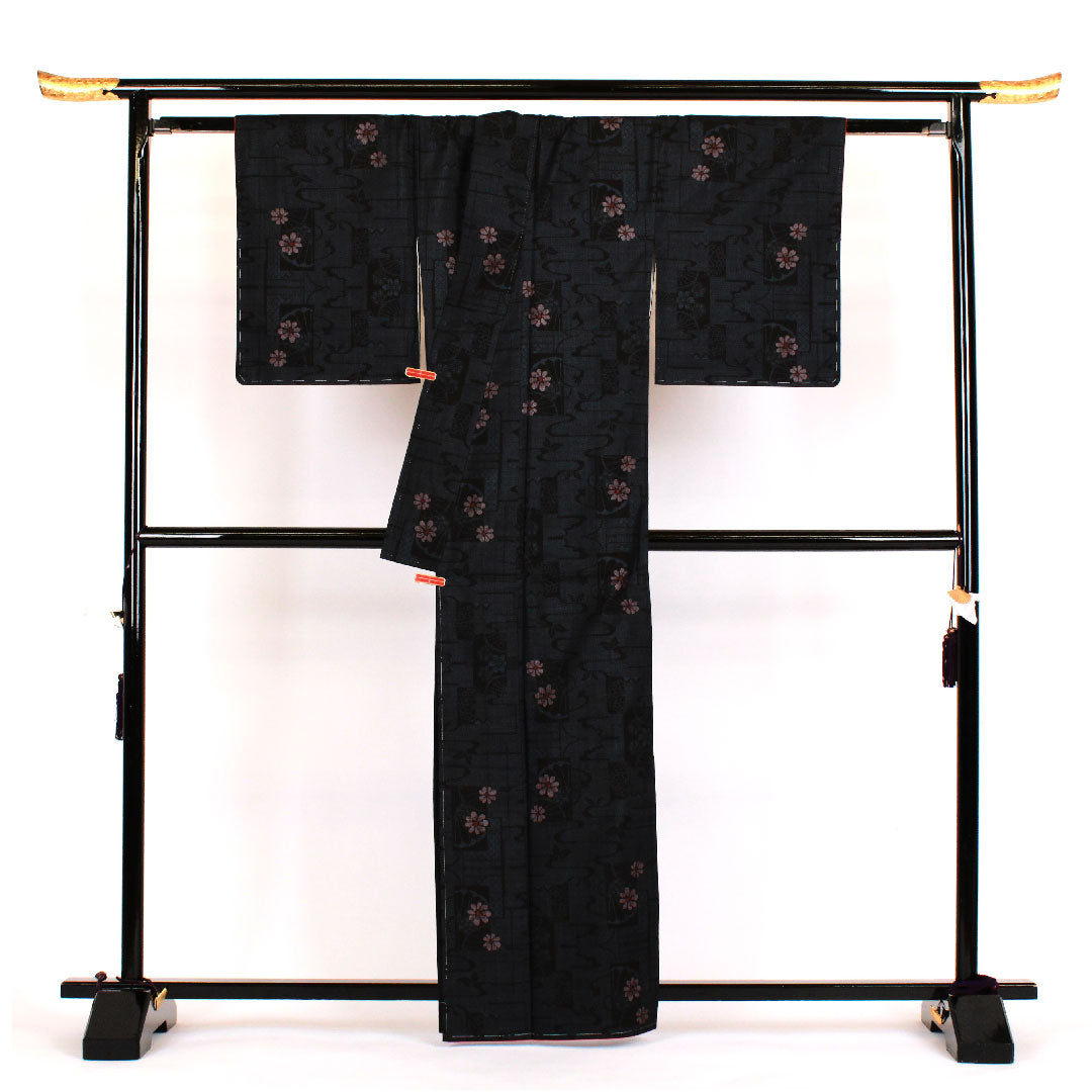 大島紬 身丈164cm 裄丈65cm 5マルキ 流水 色紙・花模様 正絹 Sランク 袷 紺系 1116000682318