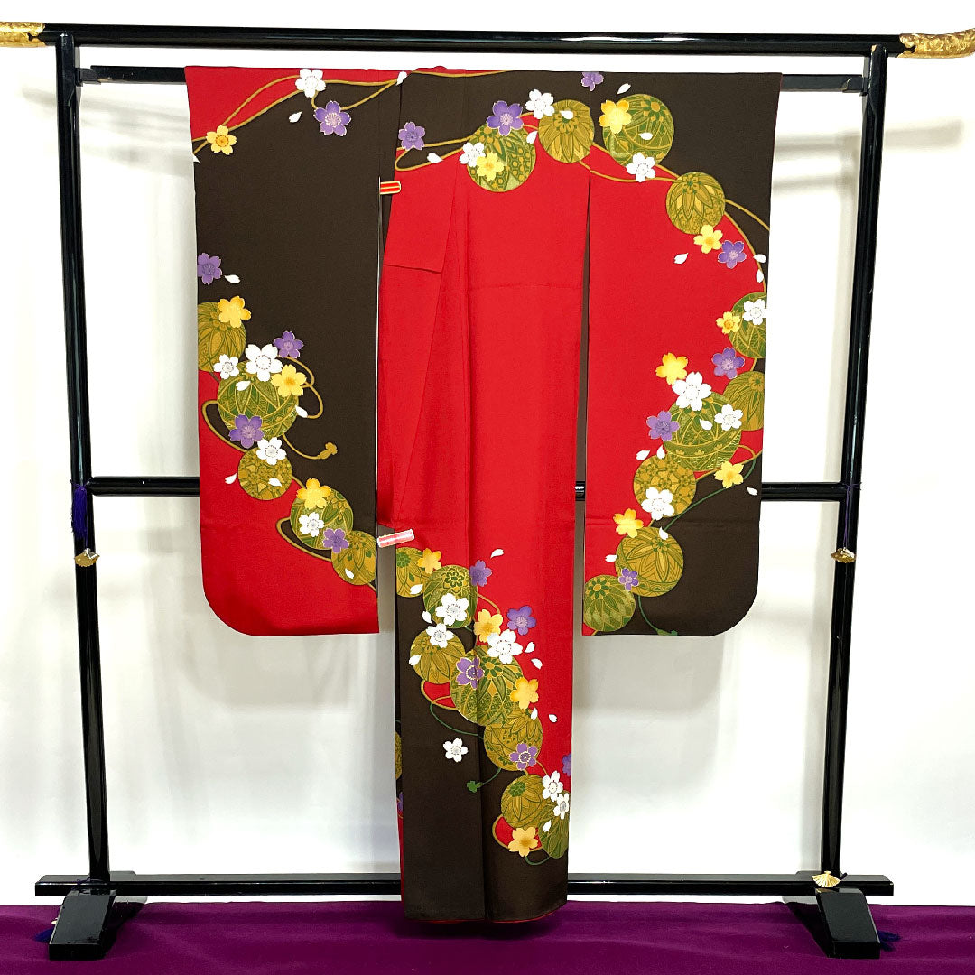Long-sleeved kimono, length 159.5cm, sleeve length 65.5cm, lined, crimson, red ink, ball, cherry blossom, pure silk, S rank, gradation, 1113001232399