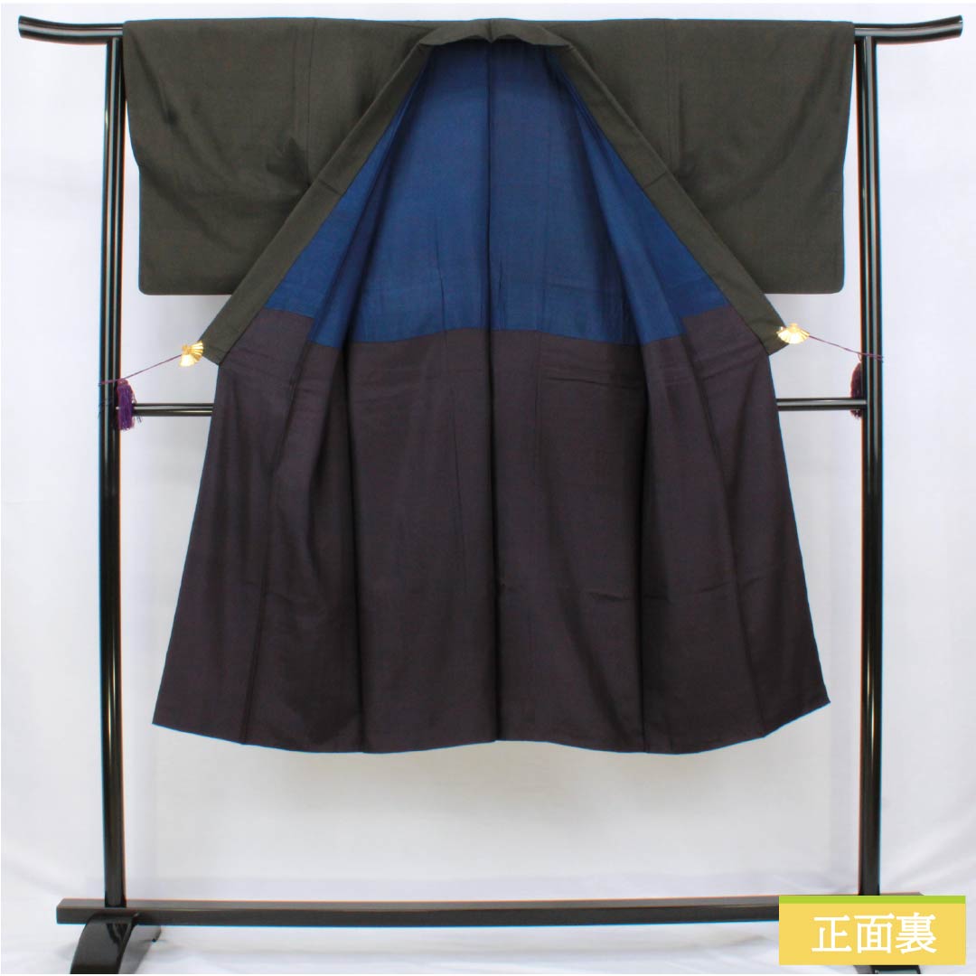 男物 正絹 Sランク 身丈128.5cm 裄丈62.5cm  薄黒色（うすぐろいろ） 紬地 袷 グレー系 1119001112222