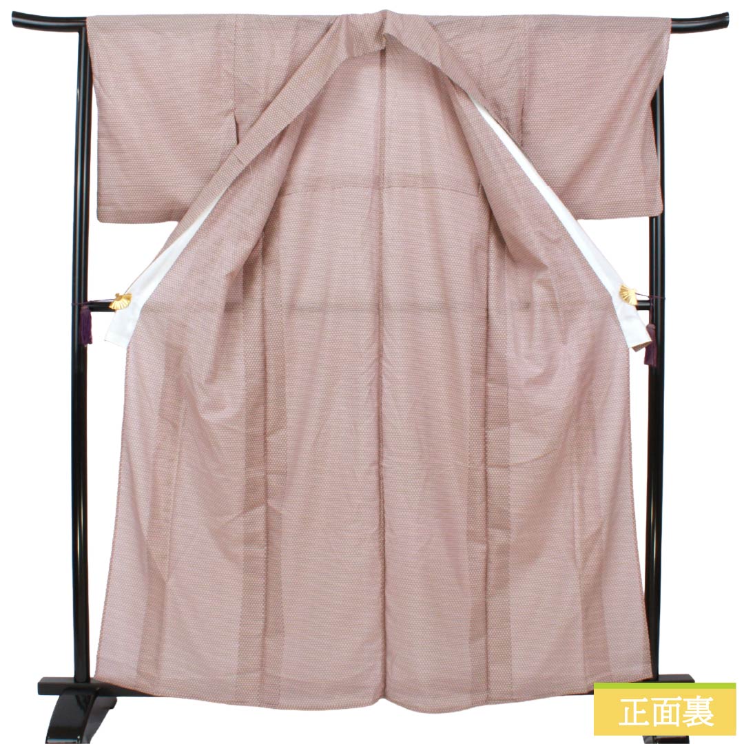 夏物 ポリエステル 小紋 Bランク 身丈161.5cm 裄丈66.5cm 桜色（さくらいろ） 籠の目 洗える着物 絽 ピンク系 1132005294413
