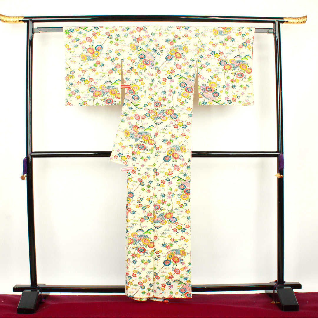 Komon Length 160cm Sleeve length 64.5cm Awase Milky white Kyo-Bingata Pine, Bamboo and Plum Pure silk S rank Cream 1115002492415