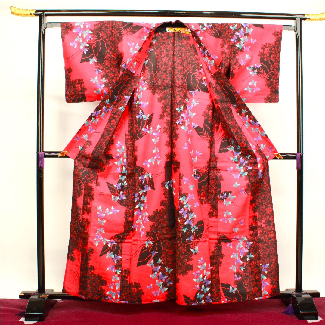 浴衣 しつけ糸付き 未使用品 紅絹色 桜 蝶 木綿 Sランク 単衣 身丈162.5cm 裄丈63.5cm 赤系 1118003662412