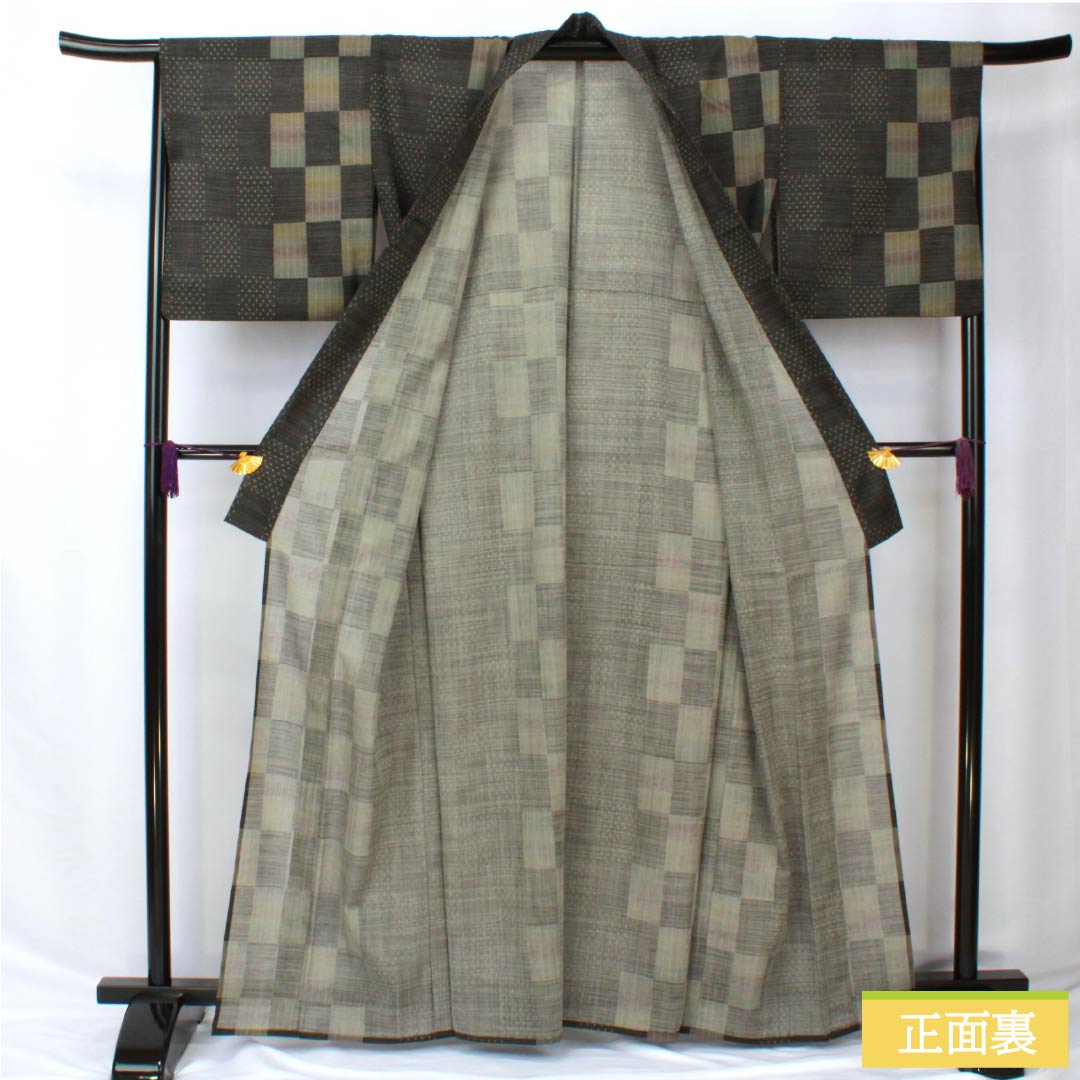 夏物 ポリエステル 小紋 身丈164.5cm 裄丈66cm 市松模様 十字絣 洗える着物 紗 Sランク 黒系 1132002322410