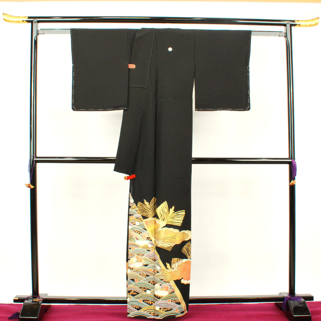 黑色正装和服，长度 161.5 厘米，袖长 63 厘米，衬里，工匠作品，松、鸳鸯、橘子、纯丝，S 级，五纹，黑色，1111000582410