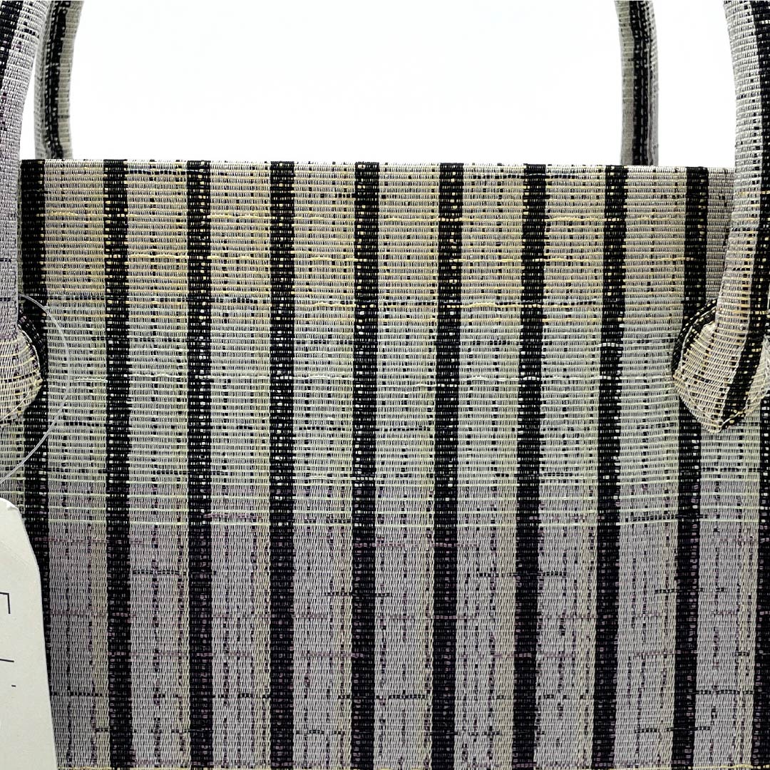 【新品未使用】 まわた紬 絹100% 和装用バッグ 真綿紬シルク 楽天市場】【新古品】 真綿紬 着物 正絹 袷 紬 薄茶色 淡鶯色 横