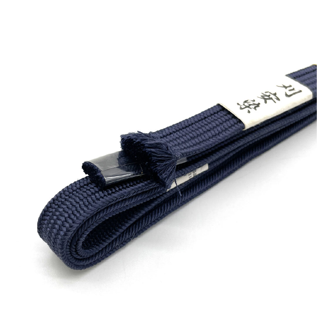 (新品)帯締め 正絹 NEWランク 四分紐 燻色（ふすべいろ） 刈安染 帯留め付き 本象牙 長さ約160cm 幅約1.4cm カジュアル 紺系 1135005191318