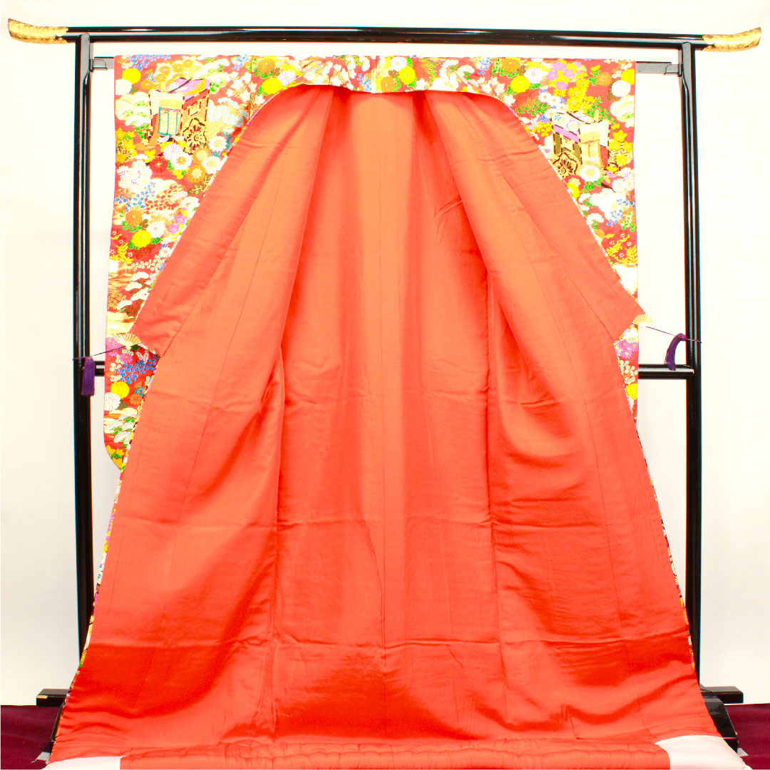 Iro-uchikake (colored kimono) Length 192cm Scarlet Karaori Imperial carriage Auspicious motif Pure silk S rank Awase Vermilion 1110000242916